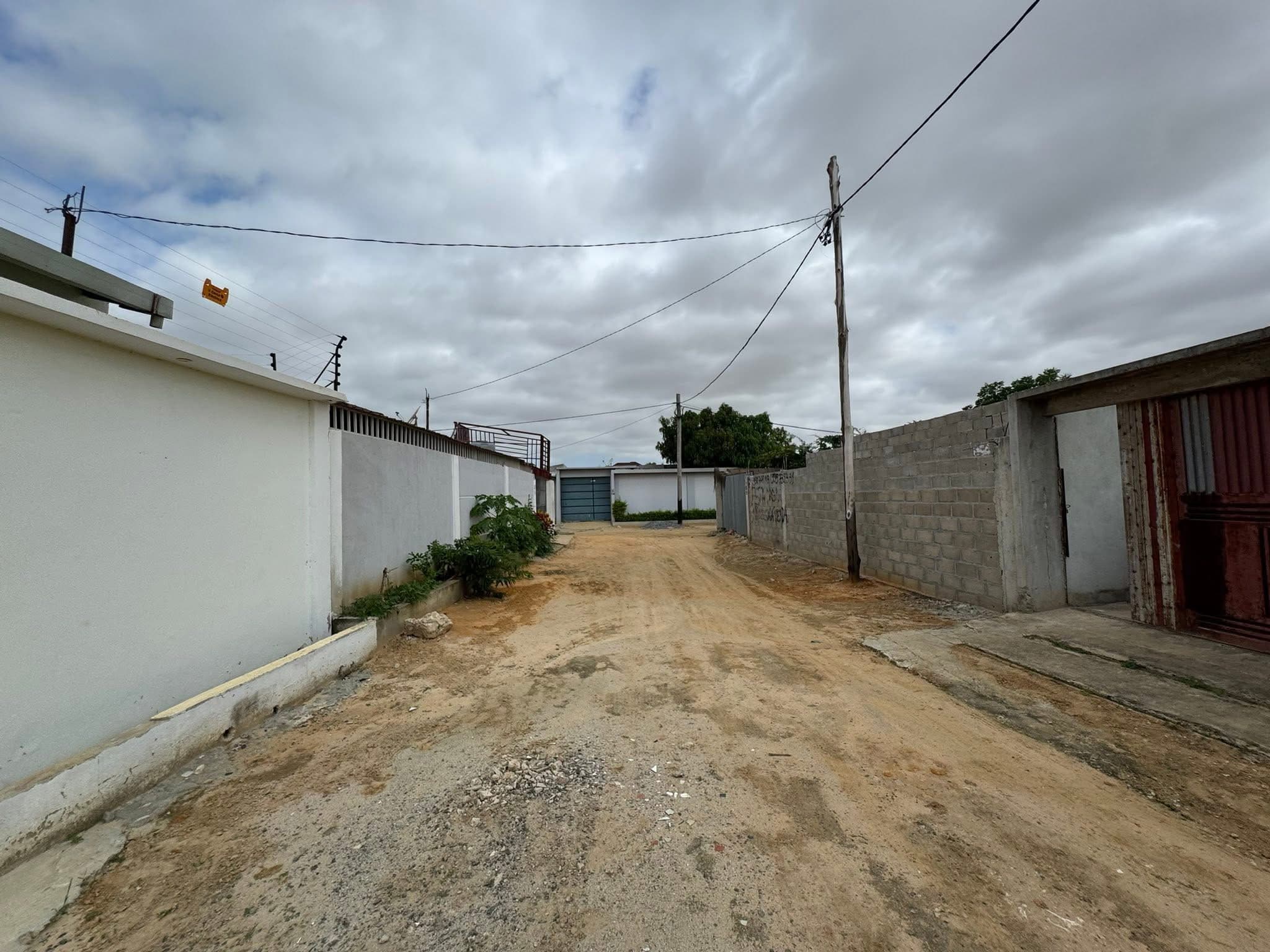 VENDE-SE VIVENDA PRÉ TERMINADA Condomínio fechado : Vila Esperança em Luanda - T3