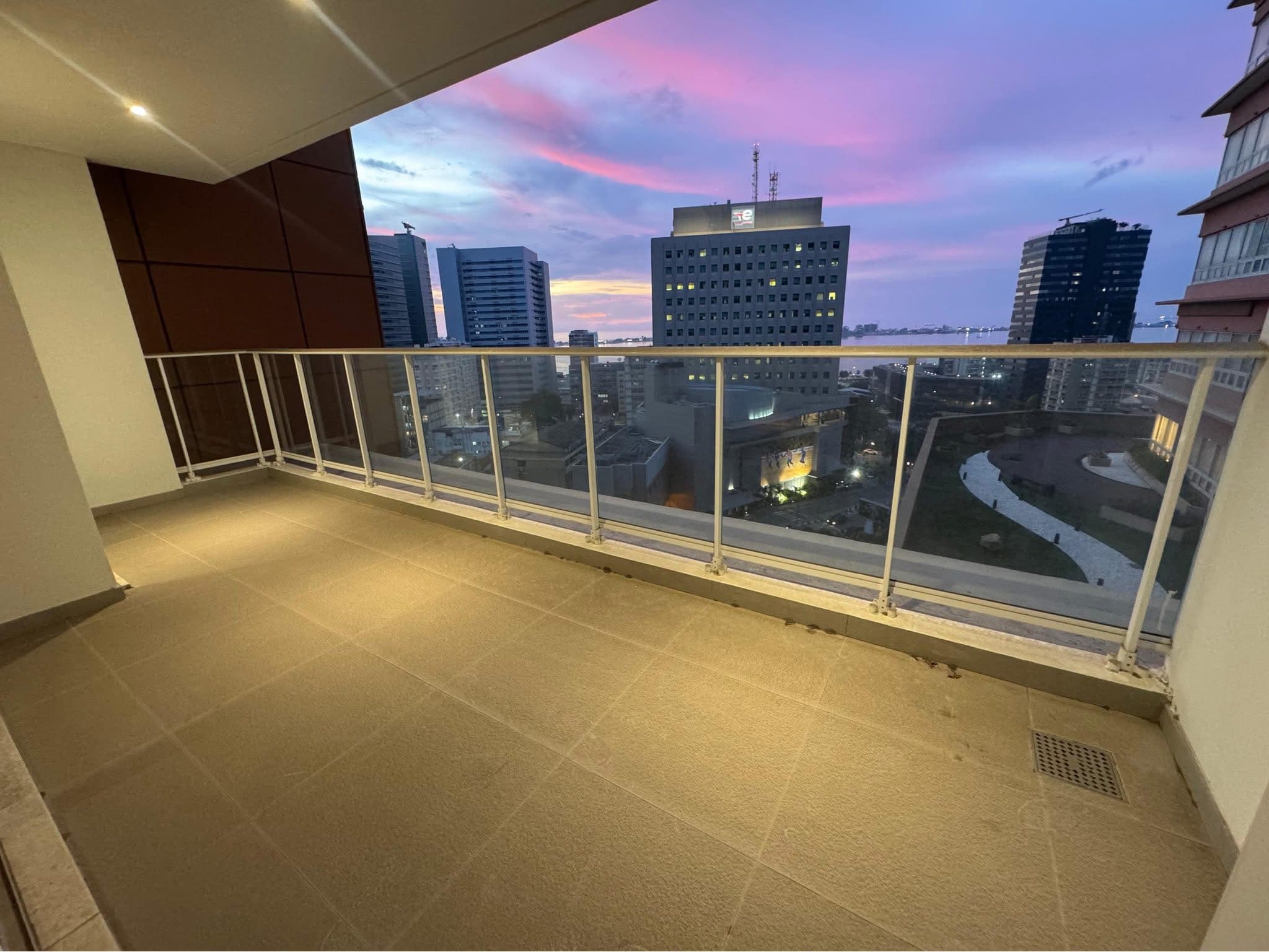 ARRENDA-SE APARTAMENTO T3 DE LUXO sem móveis LOCAL: EIXO VIÁRIO, EDIF MINISTÉRIO DOS petróleos-Luanda em Luanda ingonbotas - T3