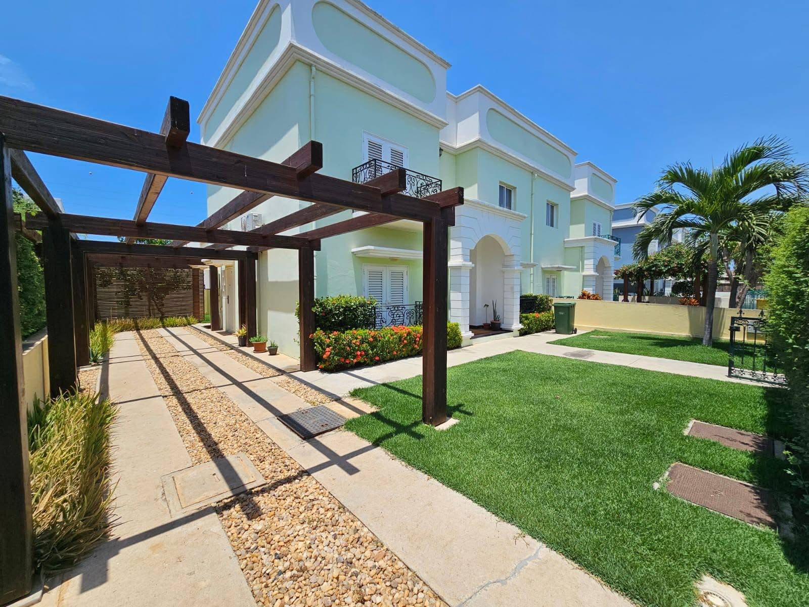 🏡 **VENDE-SE VIVENDA EM TALATONA – KALANDULA em Luanda - T4