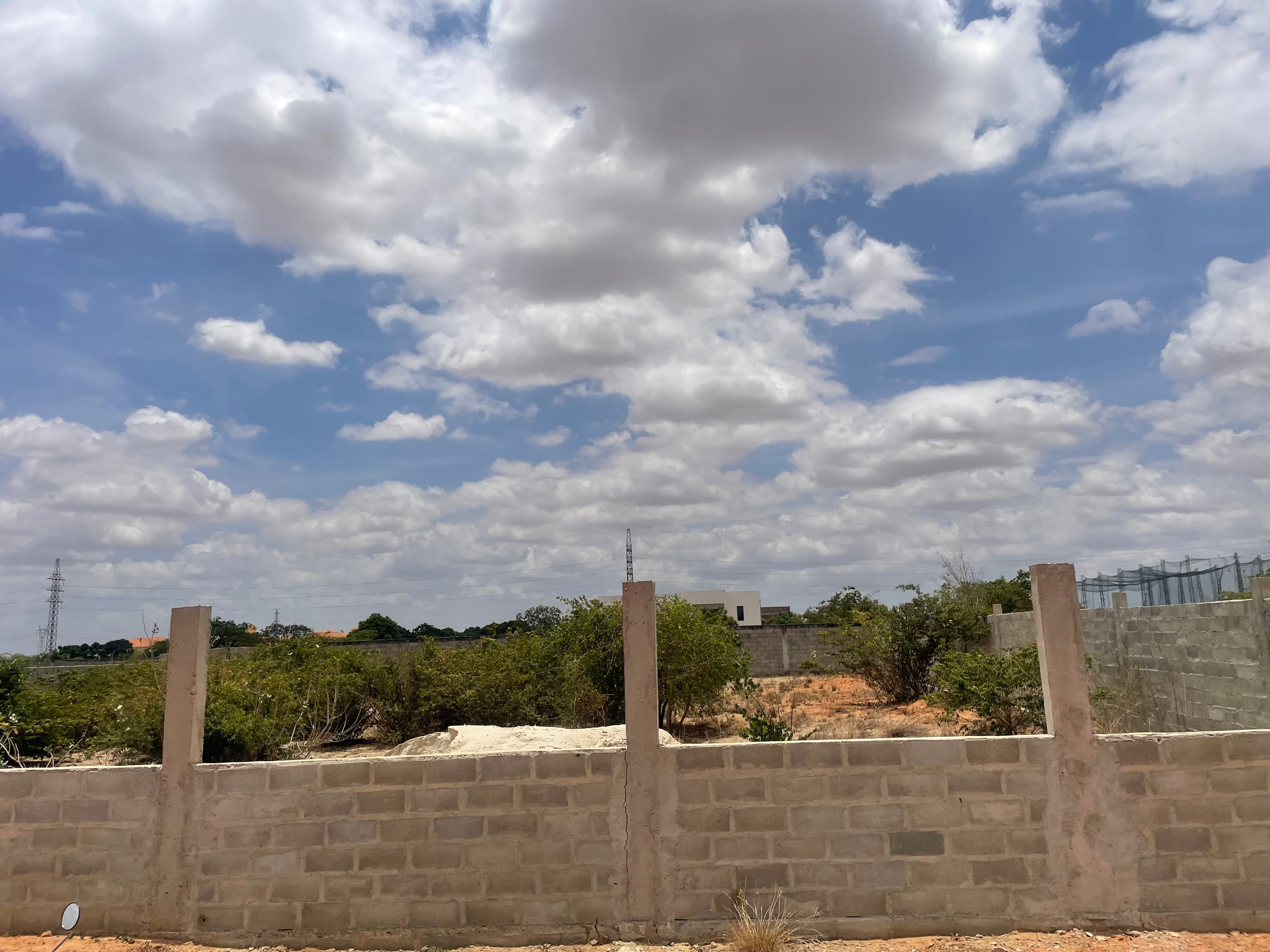 Terreno 30x40 localizado por trás do Vitória Garden, na rua do condomínio Nobreza em Luanda